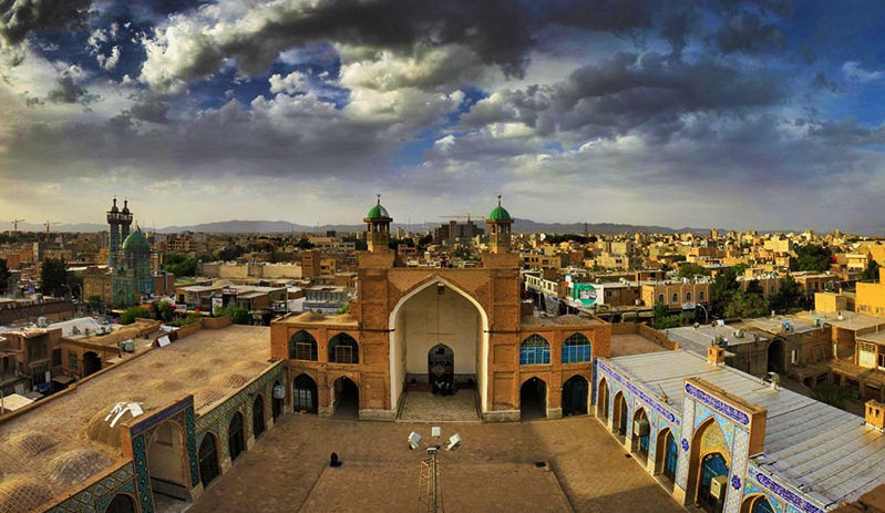 اذان در مسجد سبزوار، ترانه در تاکسی، چراغ نفتی در انتظار تعمیر؛ سلام بر زمستان!